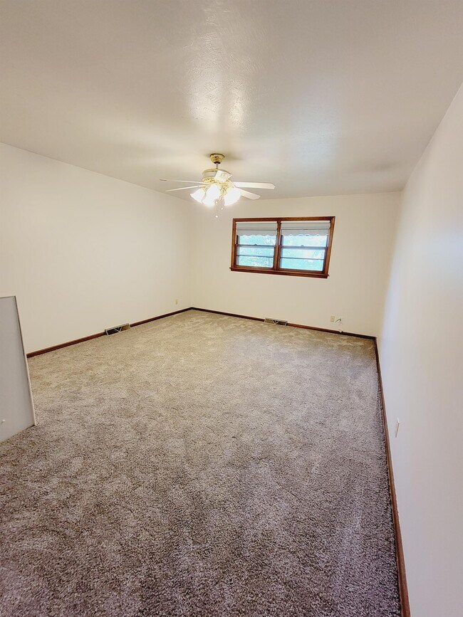 Building Photo - 1044 N Lawrence Ct
