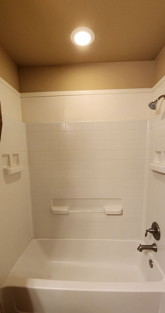 Building Photo - 3 Bed / 2 Bath Duplex - Bunny Trail Area -...