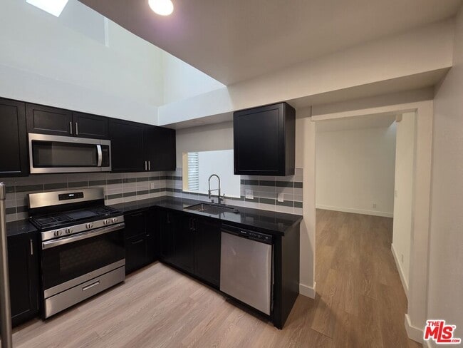 Building Photo - 1421 Greenfield Ave