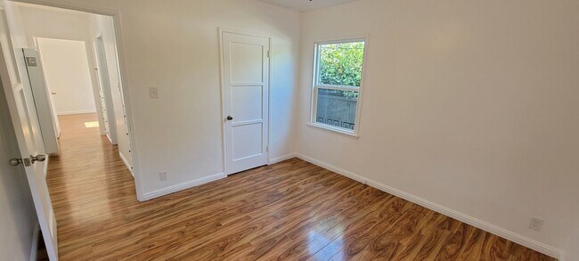 Building Photo - Upgraded back unit of duplex