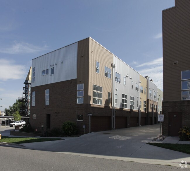 Building Photo - Blake 27