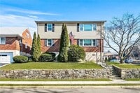 Building Photo - 4 Willow St