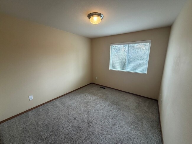Building Photo - Beautiful 3 bedroom in Spanaway WA - Apply Today!