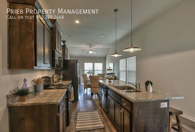 Building Photo - Reserve Townhome - Available June 9th