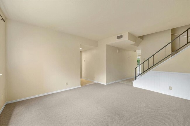 Building Photo - 2316 Montclaire St