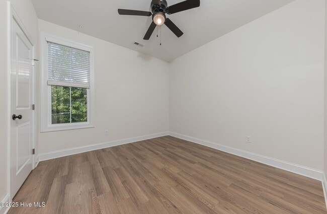 Building Photo - 111 Hampton Ct