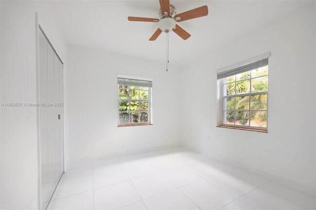 Building Photo - 5960 SW 46th Terrace