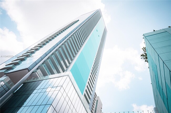 Building Photo - 700 NE 26th Terrace