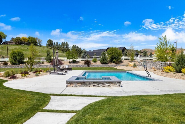 Building Photo - Exquisite Luxury Retreat on 1 Acre – 5BR/4...