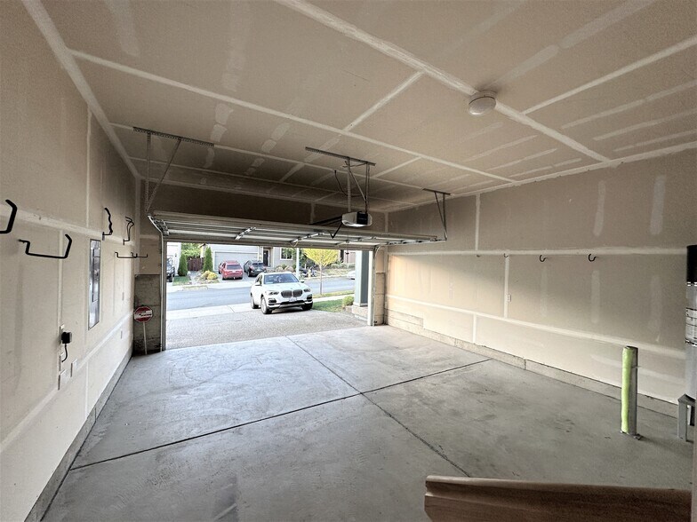 Building Photo - 8921 170th St NE