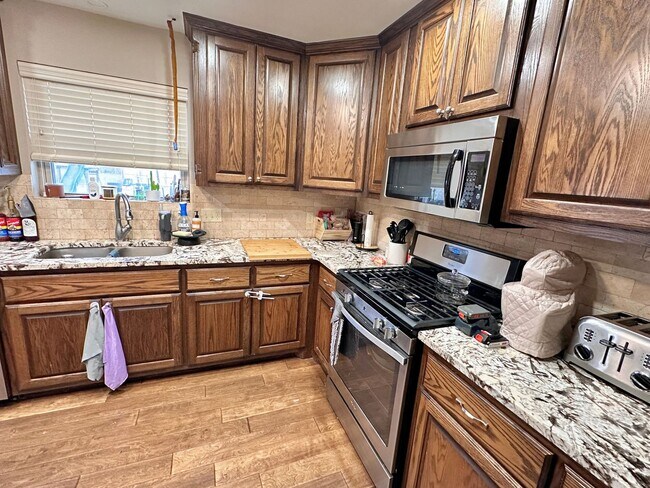 Building Photo - 4657 SE Brighton Dr