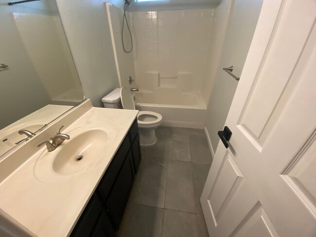 Building Photo - Cozy Home for rent in Hanford