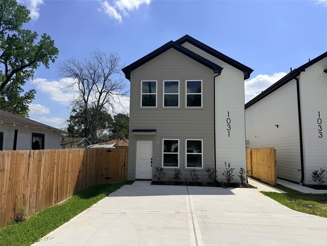 Building Photo - 1031 North Ln