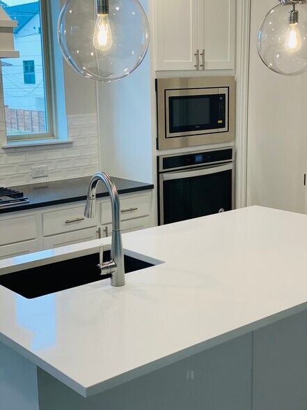 Kitchen - 1802 Deacon Hl Ct