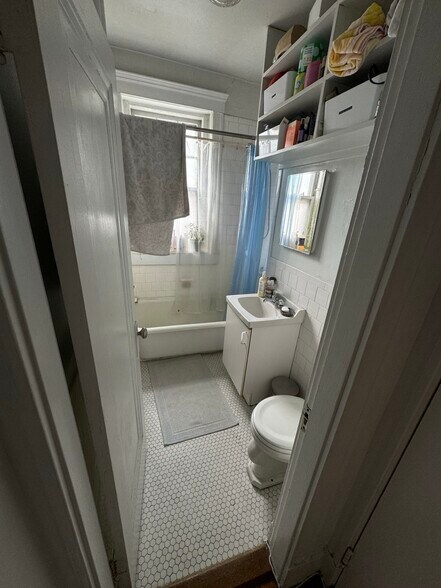 Building Photo - 1697 Cambridge St