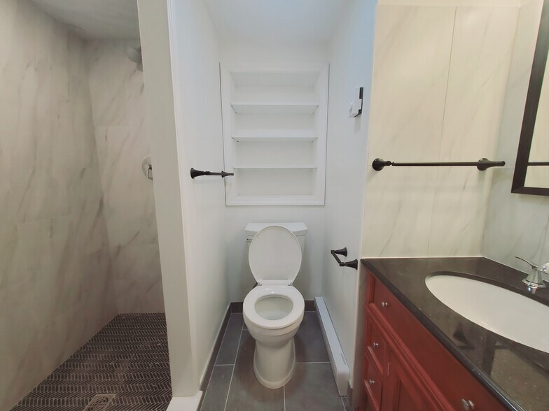 Building Photo - 47 Lindale St