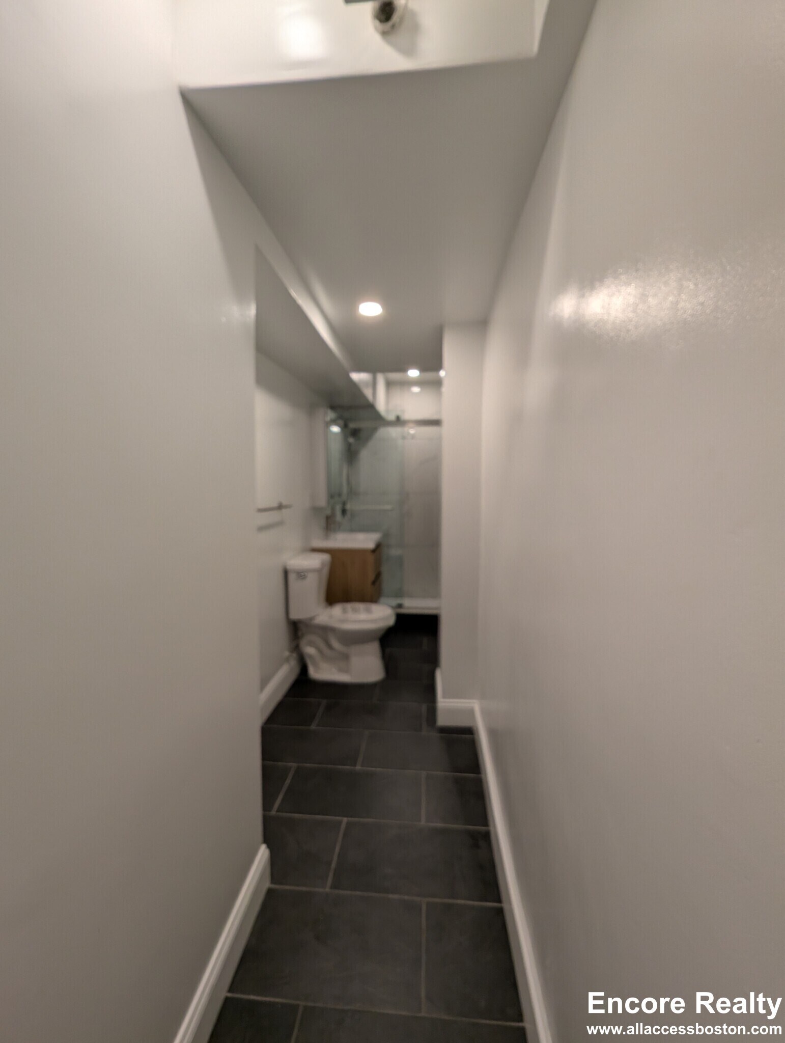 Building Photo - 8 Joy St