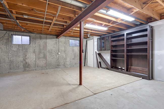 Building Photo - 1N280 Morse St