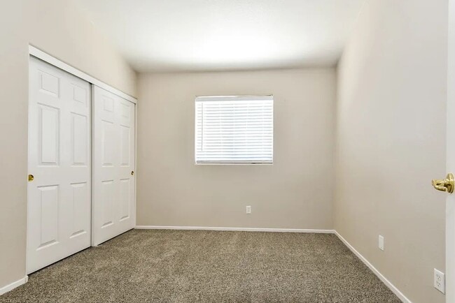Building Photo - 8909 Chenin Ave