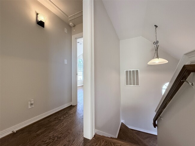 Building Photo - 1963 Peden St