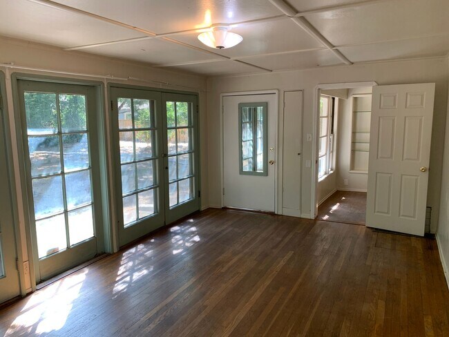 Building Photo - 3 Bedroom plus bonus room! Close to Enloe, CSUC and Downtown