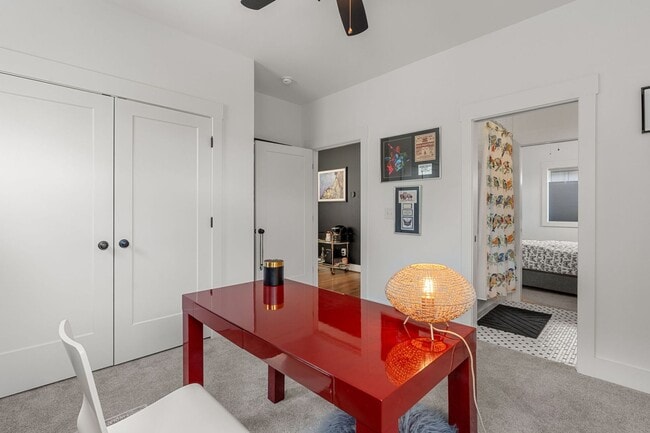 Building Photo - Stunning Rental In Charlotte Parkside