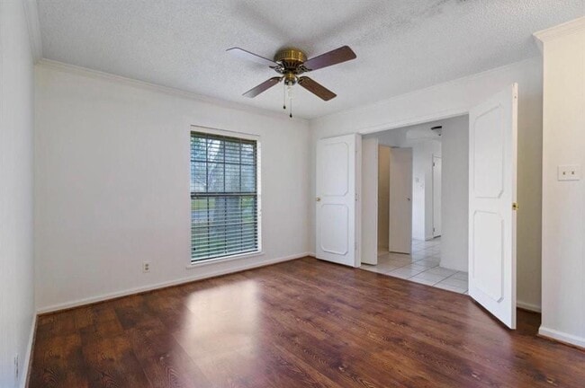 Building Photo - 318 Columbine St