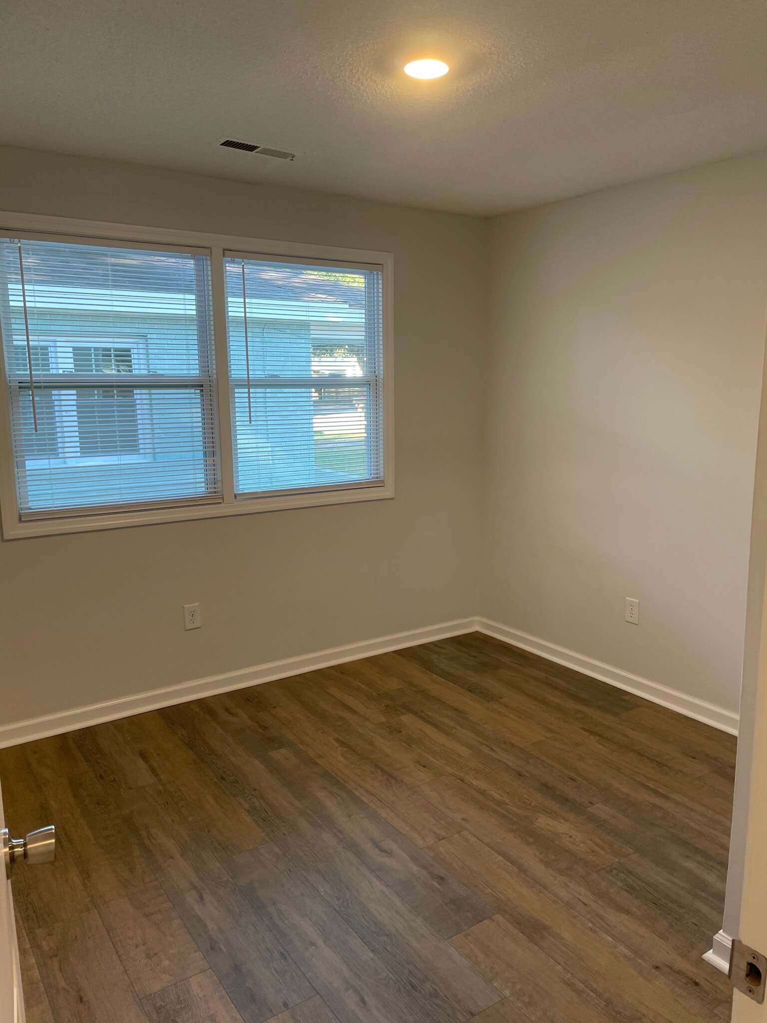 Building Photo - 5799 Sledge St