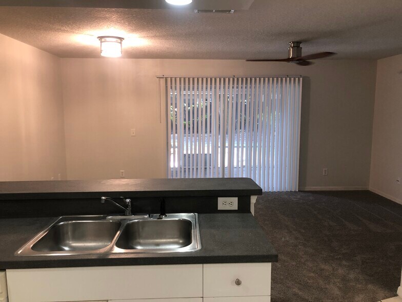 Building Photo - 804 E South St