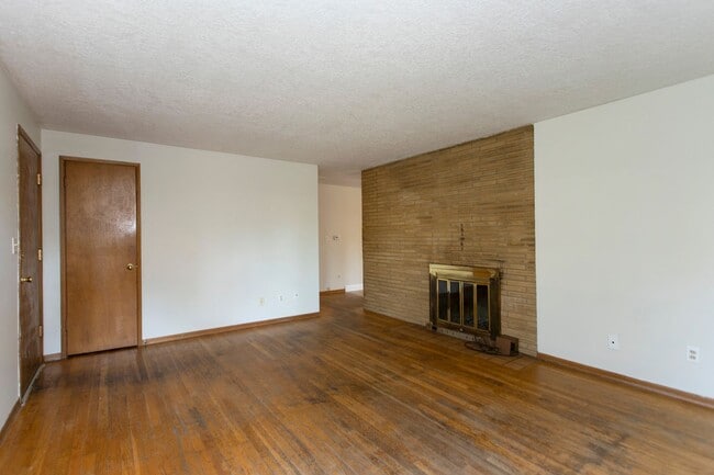 Building Photo - Available Beautiful Single-Level Home with...