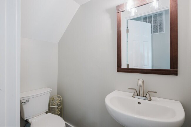 Building Photo - Secluded Four Bedroom Home on Seven Acres in Midway Farms!