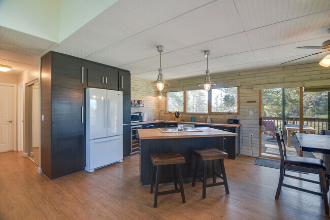 Building Photo - 465 Springmeadow Way