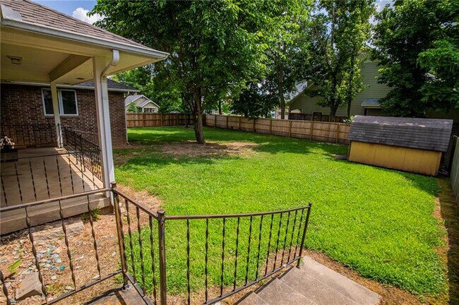 Building Photo - 301 SW C St