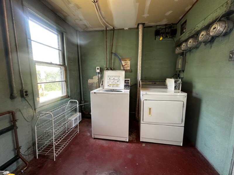 Building Photo - 406 S Kimball St