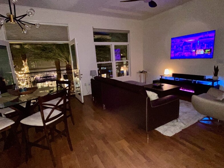 Building Photo - 2260 Village Walk Dr