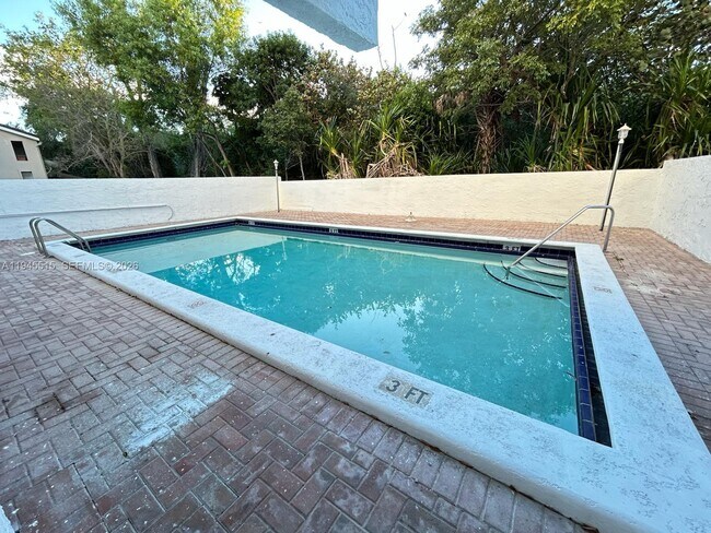 Building Photo - 16508 NE 26th Ave