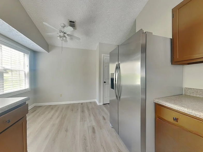 Building Photo - 6863 John Clark Dr