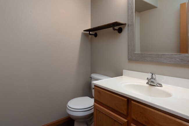 Main floor bath - 5147 Kacena Ave