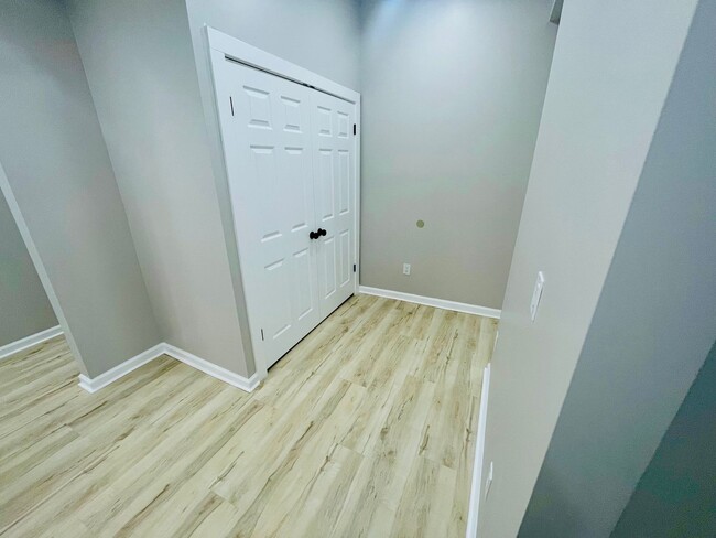 Building Photo - Open House 1:30-2:00 Sunday, August 3