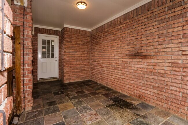 Building Photo - 3158 Clubview Cove N