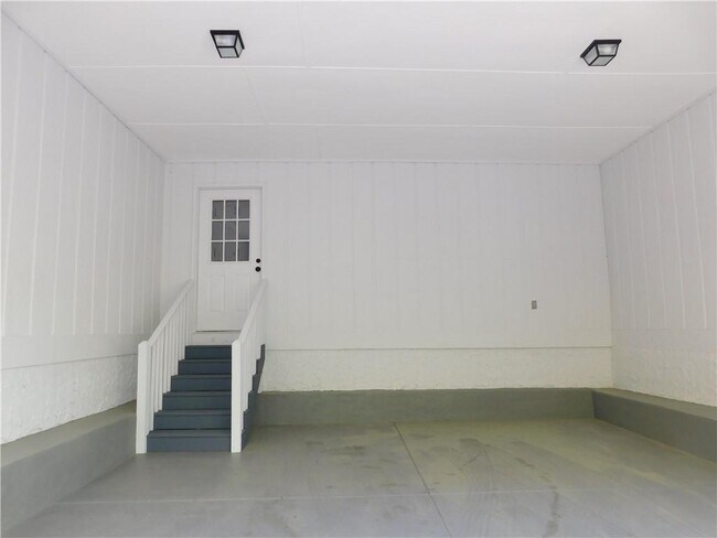 Building Photo - 183 Laurel Heights Dr