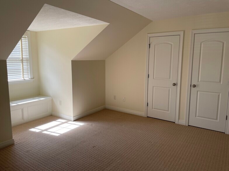 Building Photo - 4217 Village Club Dr