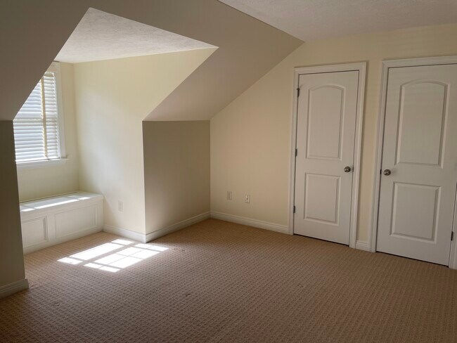 Building Photo - 4217 Village Club Dr