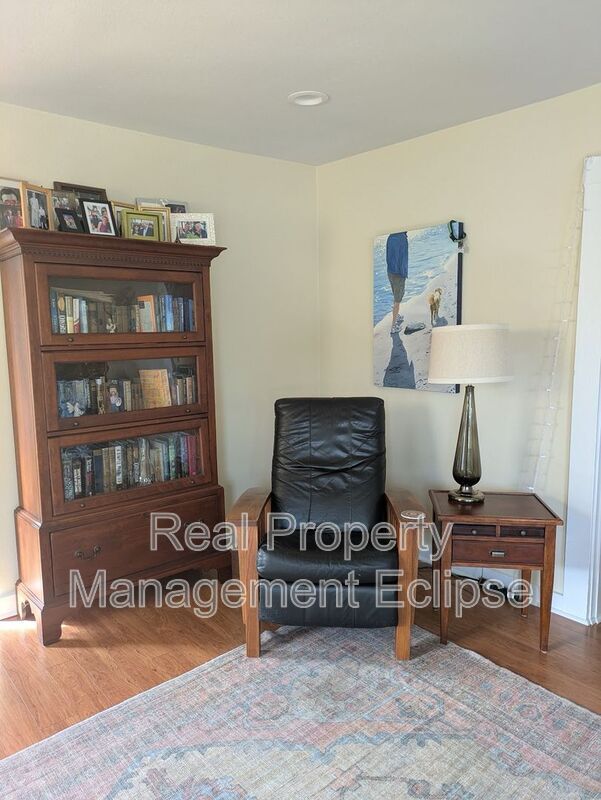 Building Photo - 517 N 97th St