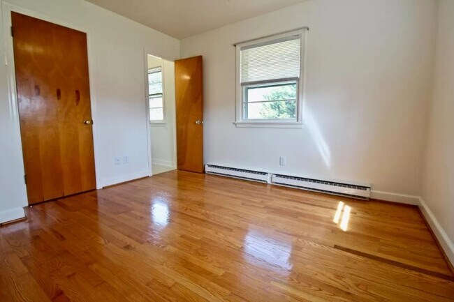 Building Photo - 5621 Bridlewood Dr