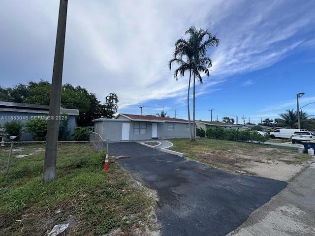 Building Photo - 4285 SW 48th Ct