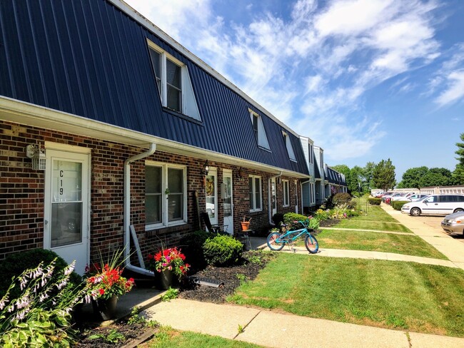Primary Photo - Country Club Estates
