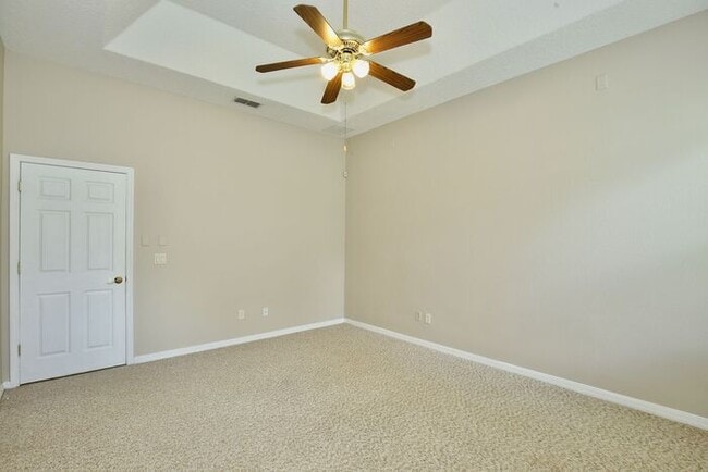 Building Photo - Spacious 3/2 Home located in Summerport Co...