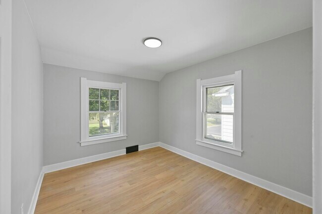 Building Photo - 4636 Commonwealth Ave