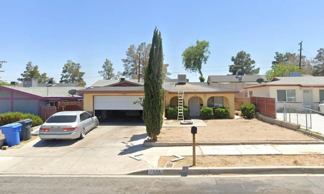 Building Photo - 1844 Sunset St